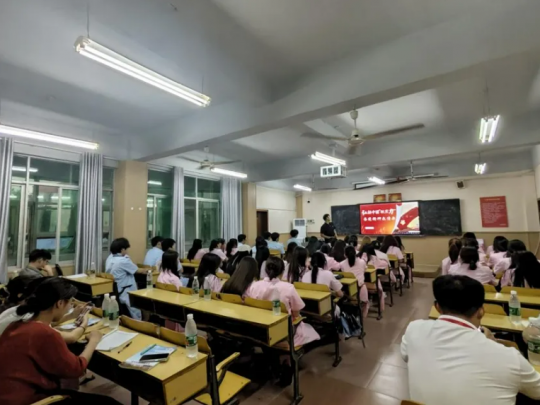 主题班会丨弘扬中国“软实力”，奋进精神永传承